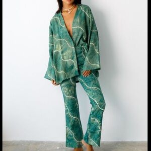 Commense Green Wide Leg Pants with Tropical Flair